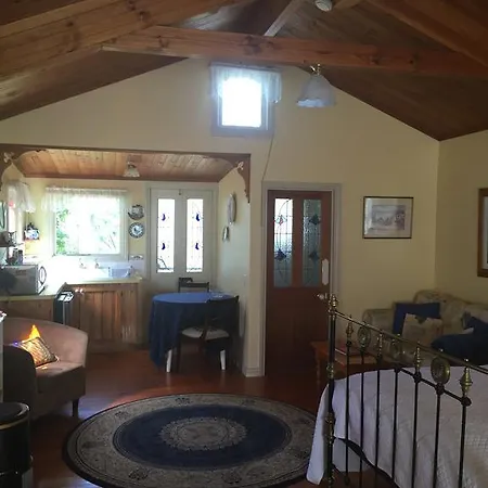 Braeside Garden Cottages-2
